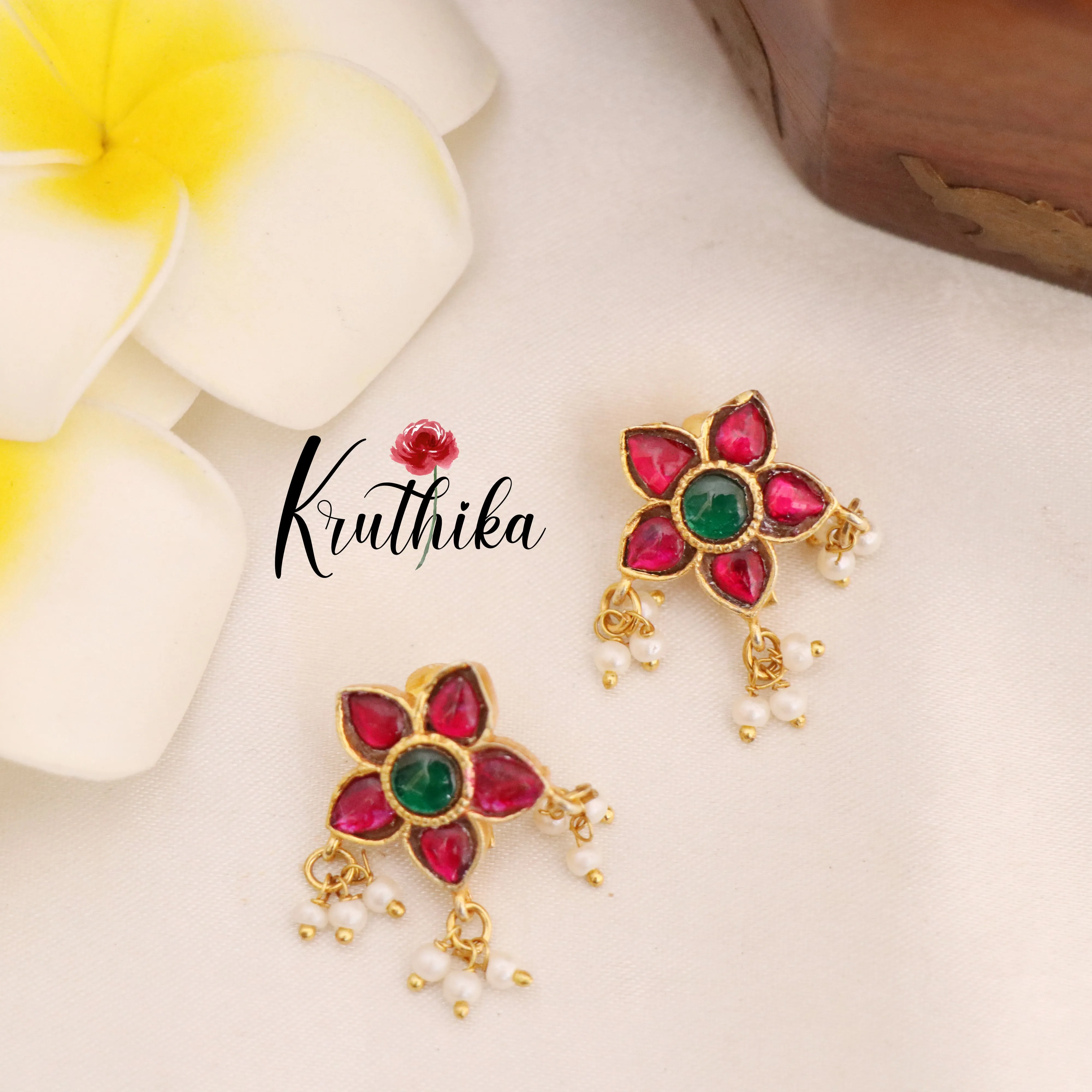 Beautiful floral pearl Jadau Earcuffs | upper earrings | Bugadi Earrings E432